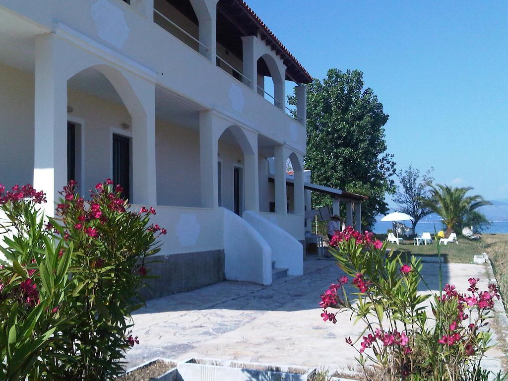 Virginia'S Beachfront Apartments Kávos Cameră foto